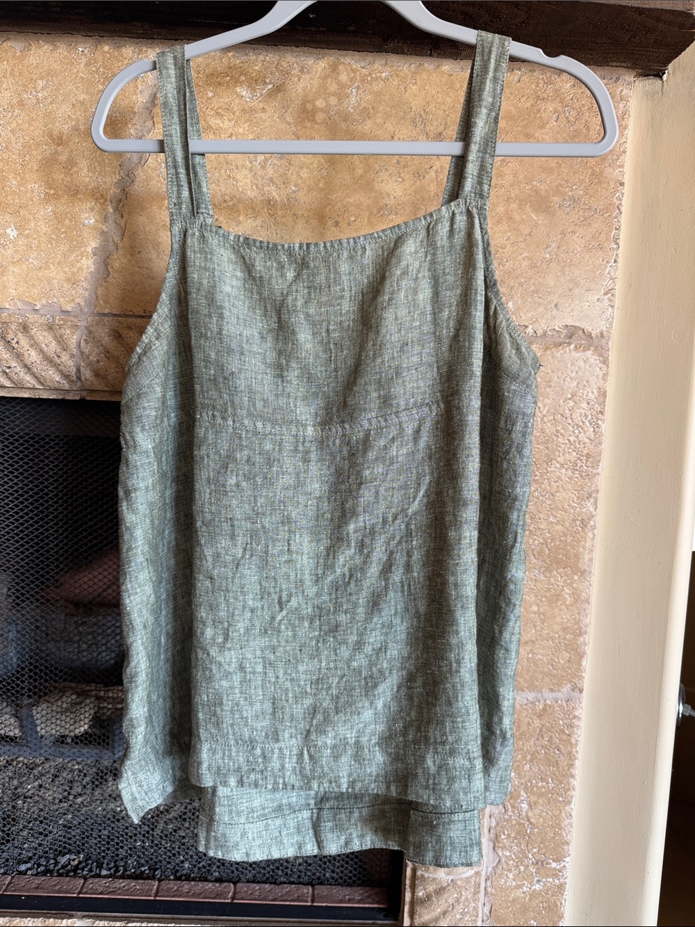 Athleta Sage Green Linen top L exc 38”-42” bust